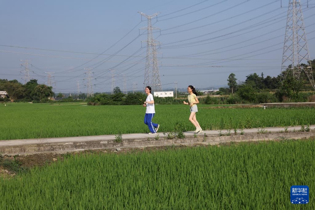 “地震宝宝”谌杏闻高考了 “地震宝宝”谌杏闻高考了
