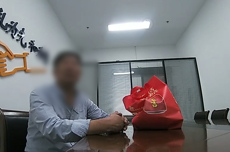 丈夫:“这钱借给侄子结婚用......”妻子:“我不知道啊” 丈夫:“这钱借给侄子结婚用......”妻子:“我不知道啊”
