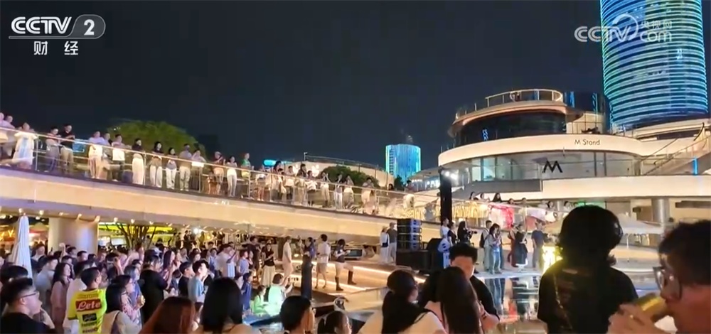 各地“夜经济”借着世界杯“东风”持续升温 将赛事“流量”转化为消费“增量”