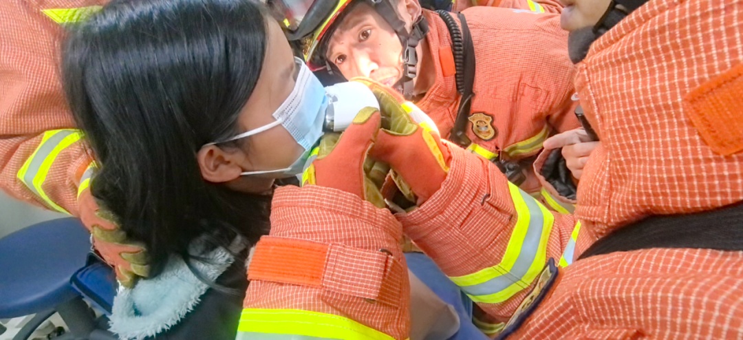 女童被电动指甲刀“咬”住嘴唇4小时!快自查,很多人家里都有→ 女童被电动指甲刀“咬”住嘴唇4小时!快自查,很多人家里都有→