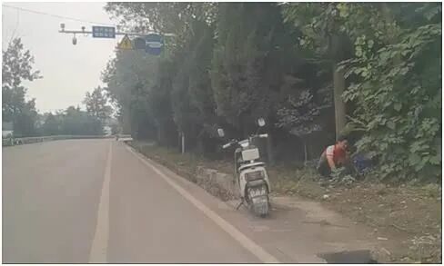 河南快递小哥救人后默默离开,七旬老人从汝州到郑州跨城苦寻:就想问声恩人叫啥名 河南快递小哥救人后默默离开,七旬老人从汝州到郑州跨城苦寻:就想问声恩人叫啥名