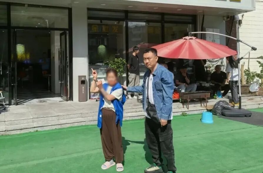 保洁阿姨偷50克黄金首饰,熔成"金坨"后,带着家人连夜离开… 保洁阿姨偷50克黄金首饰,熔成"金坨"后,带着家人连夜离开…