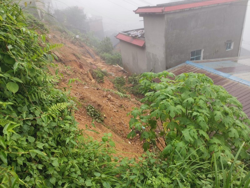 云南元阳大坪乡遭遇强降雨 300人安全转移 云南元阳大坪乡遭遇强降雨 300人安全转移