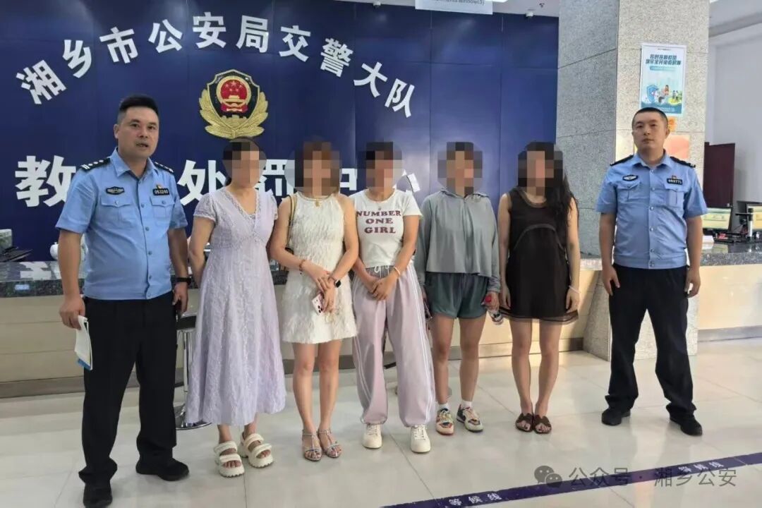 湖南5名女子模仿网红在机动车道跳舞泼酒，民警：已依法行政处罚并开展警示教育
