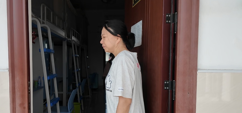 “最后一名学生撤离我才走”，广西一高校宿管阿姨洪灾中守护千余名学生三天三夜