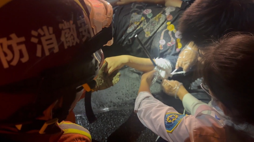 手、眼、脸被刺入!很多车主还在用这个“夺命装置”,赶紧拆掉! 手、眼、脸被刺入!很多车主还在用这个“夺命装置”,赶紧拆掉!
