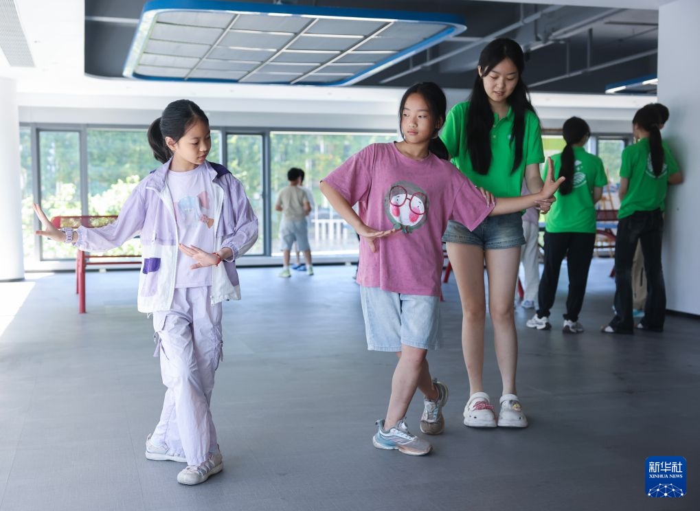 大学生志愿者助力开启小候鸟快乐暑期班 大学生志愿者助力开启小候鸟快乐暑期班