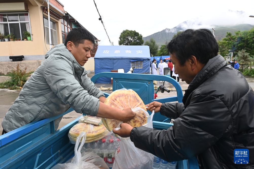 甘肃夏河积极安置山洪灾害受灾群众 甘肃夏河积极安置山洪灾害受灾群众