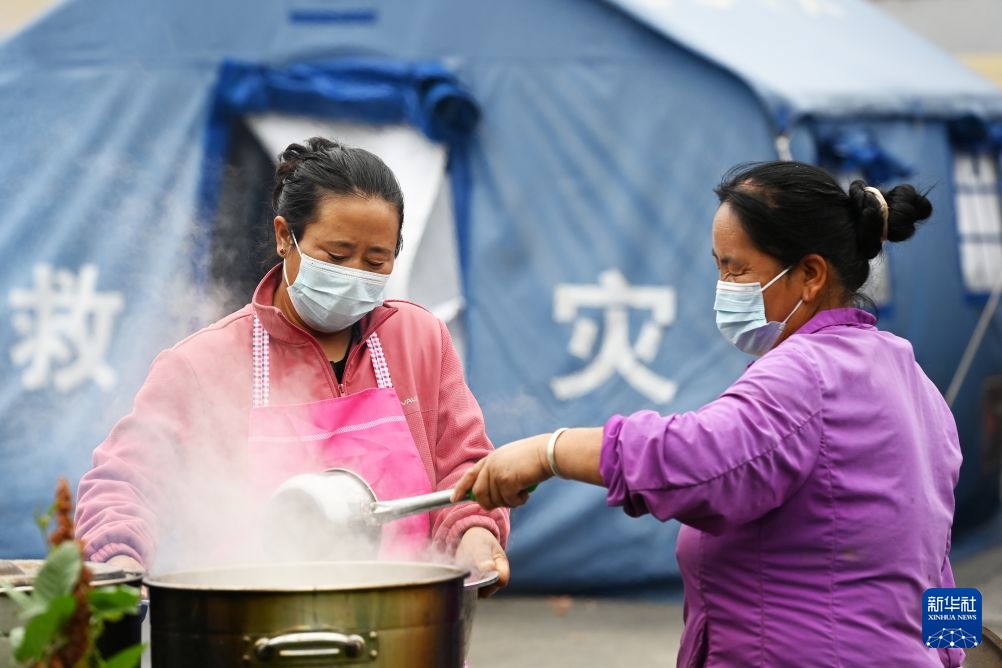 甘肃夏河积极安置山洪灾害受灾群众 甘肃夏河积极安置山洪灾害受灾群众