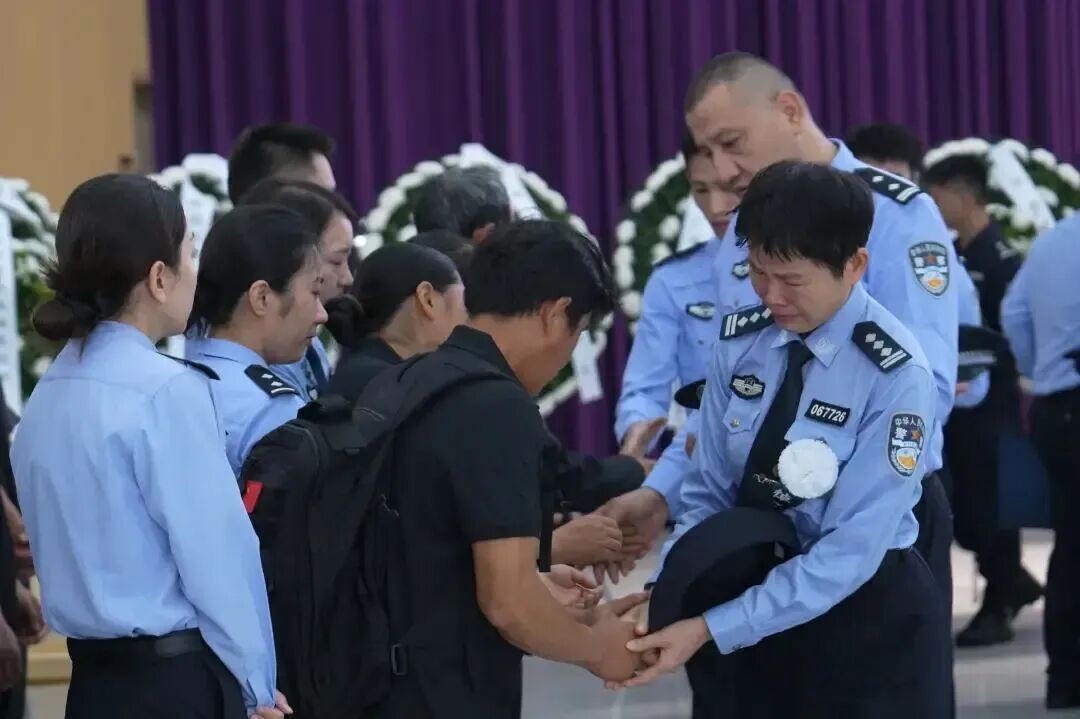 年仅25岁,吴龙勇斗持刀歹徒壮烈牺牲 年仅25岁,吴龙勇斗持刀歹徒壮烈牺牲