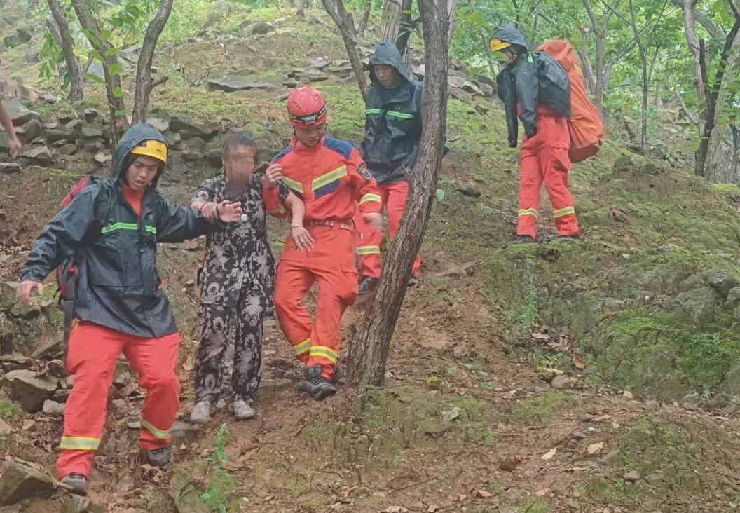 姐妹北京野山里采蘑菇,突遭野蜂袭击!消防提醒—— 姐妹北京野山里采蘑菇,突遭野蜂袭击!消防提醒——