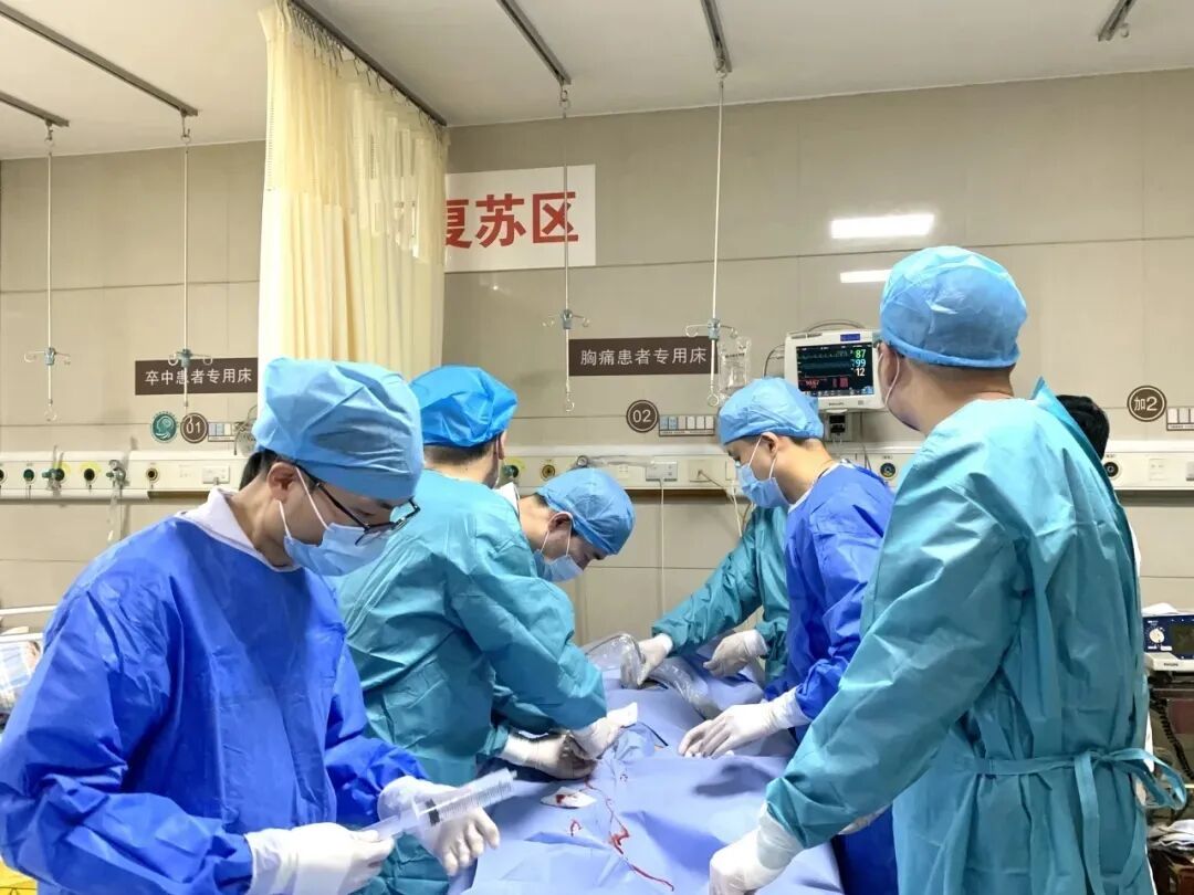 不是中暑! 这些症状极易忽视和混淆! 近期要当心→ 不是中暑! 这些症状极易忽视和混淆! 近期要当心→