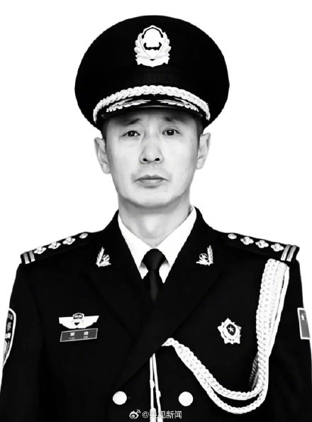 送送他!54岁牺牲交警鲜血染红警服 送送他!54岁牺牲交警鲜血染红警服