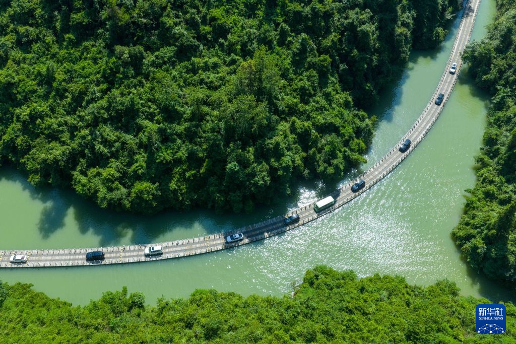湖北宣恩：游绿水青山 享夏日清凉