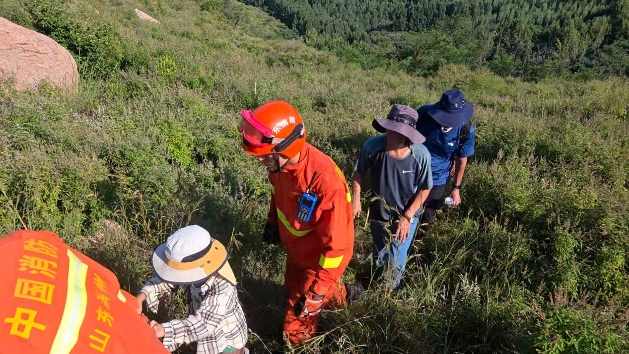 山东滨州：祖孙三人登山迷路被困&nbsp;消防紧急搜救安全脱险