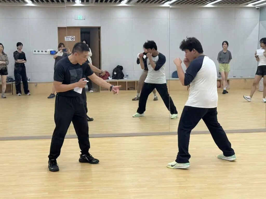 上海市民健身夜校火了，上班族为何抢着上健身夜校？