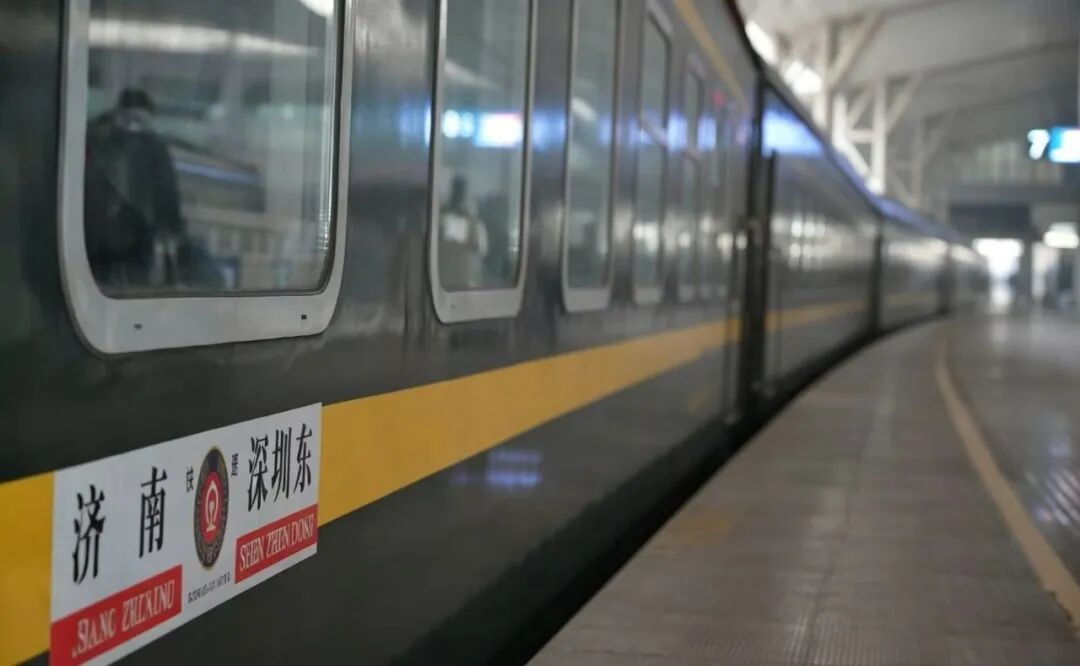 济南与深圳间开行的火车上,能吃自助餐了 济南与深圳间开行的火车上,能吃自助餐了