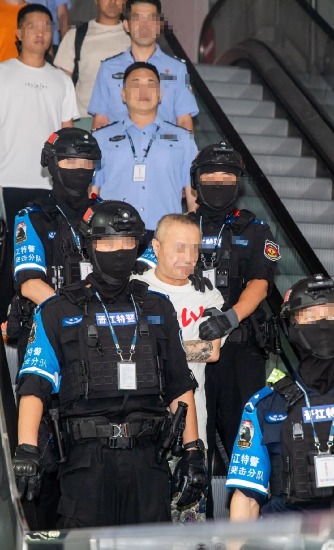 在菲绑架团伙头目邱某某被成功遣返回国