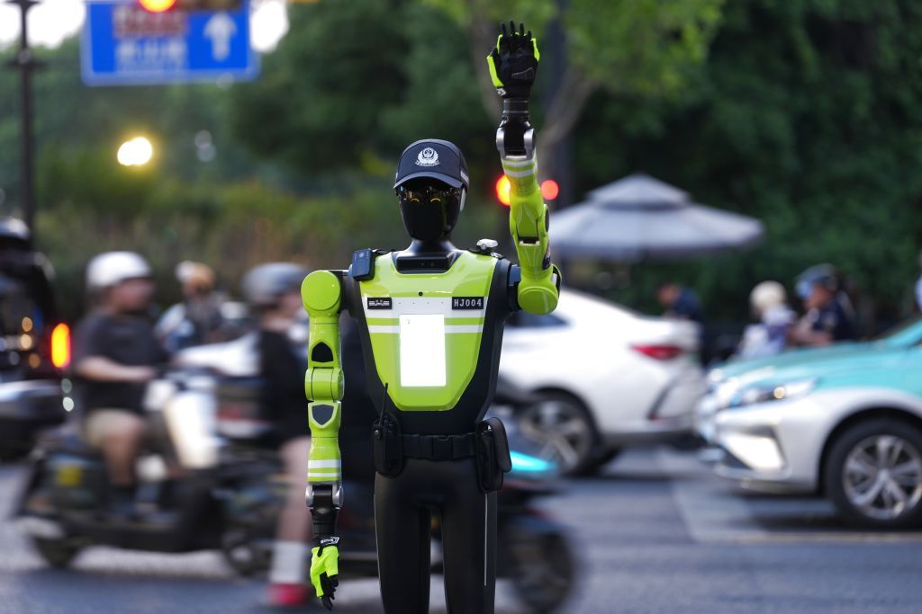 机器人加速“跑”进千行百业 机器人加速“跑”进千行百业
