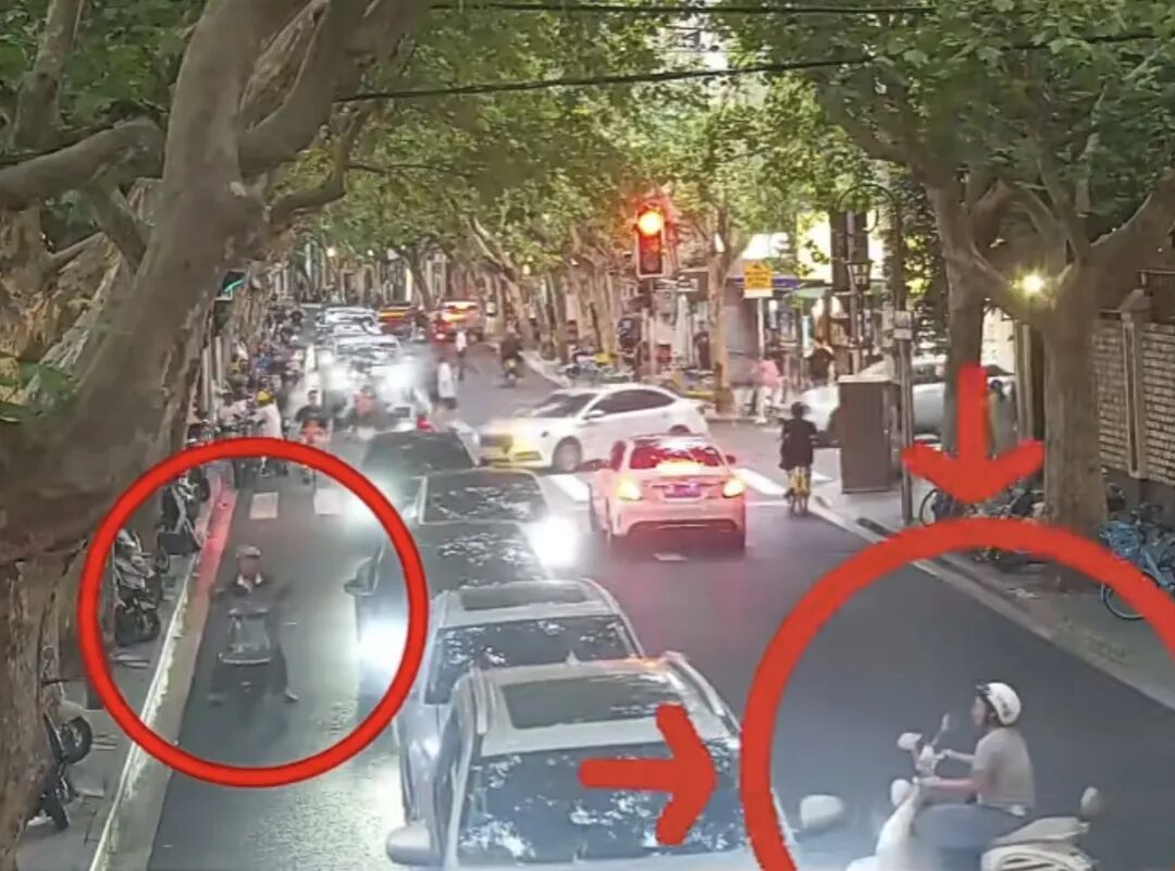 “我被撞就活该吗？女子横穿马路被判全责还不服！上海交警一句话回应→