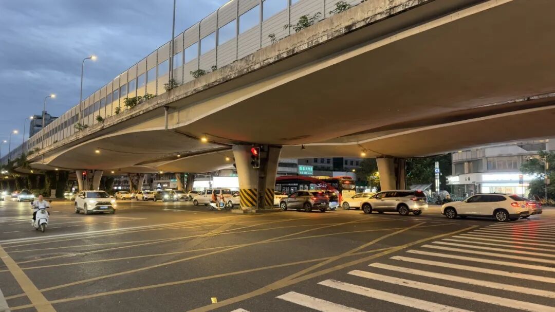 “左转绿灯只有20秒,红灯却有160秒”,接市民建议后,成都公安交管局:立马优化 “左转绿灯只有20秒,红灯却有160秒”,接市民建议后,成都公安交管局:立马优化