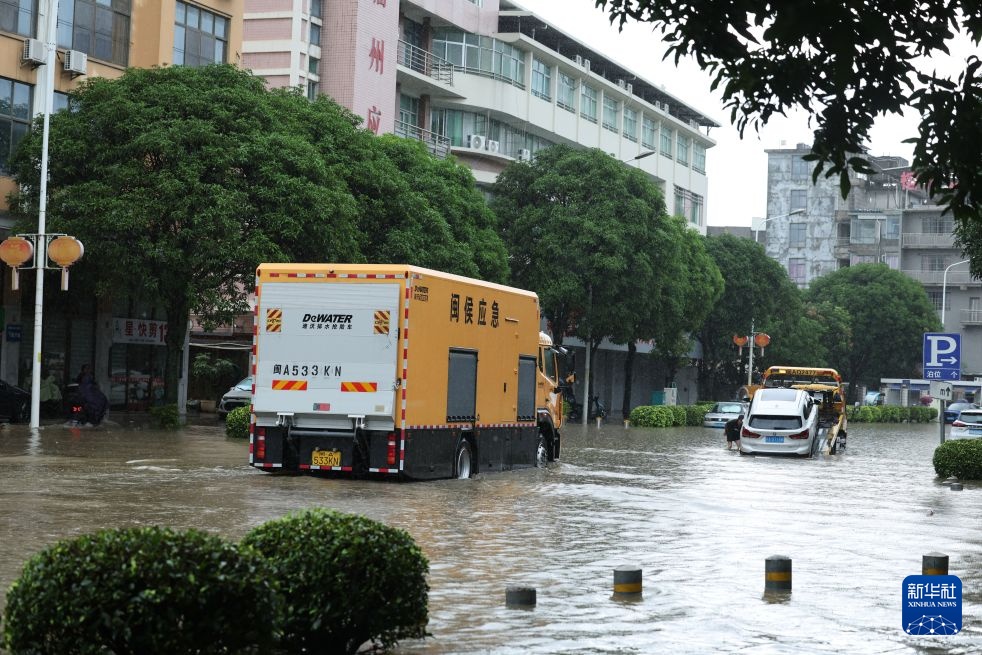 福建闽侯：全力应对短时强降雨