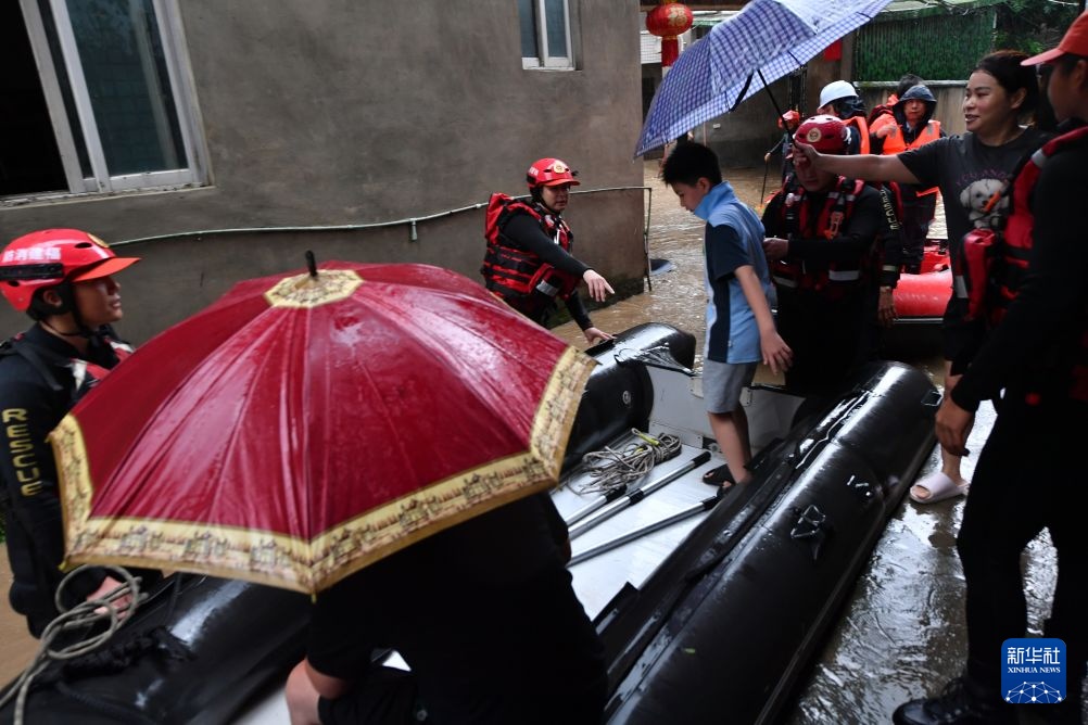 福建闽侯：全力应对短时强降雨