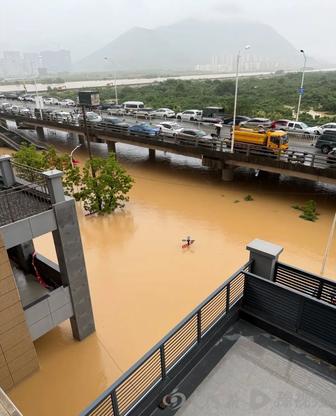 福建莆田强降雨停水停电，80岁老人无法使用呼吸机生命垂危，街道：将前往救援