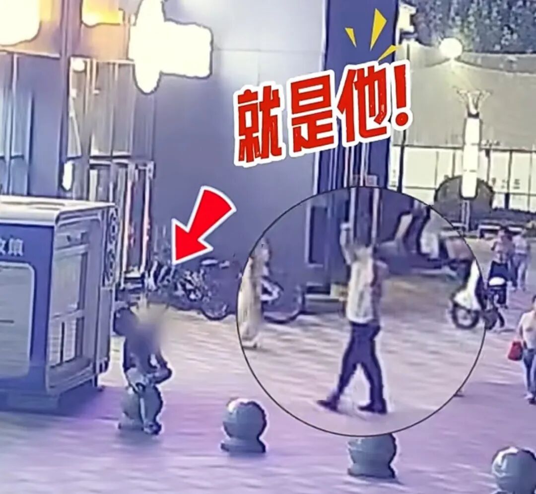 民警抱娃逛母婴店，一个眼神，妻子秒懂！