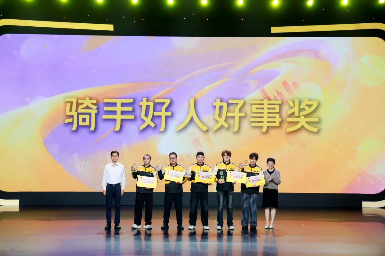 微光的回响——那些跑单路上停下脚步的骑手