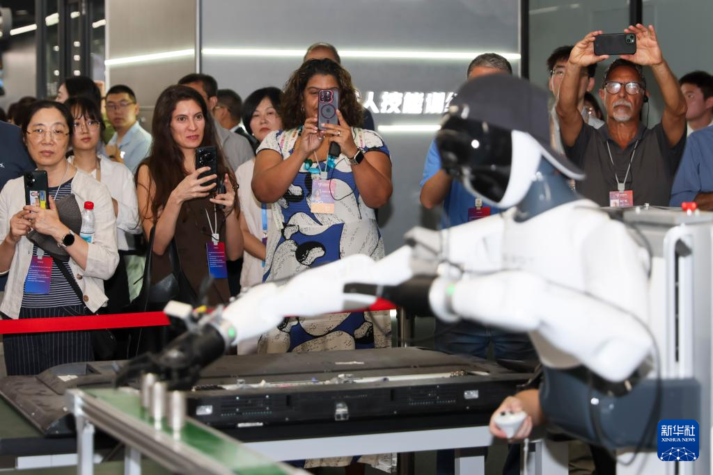 世界中国学专家在沪感受中国式现代化