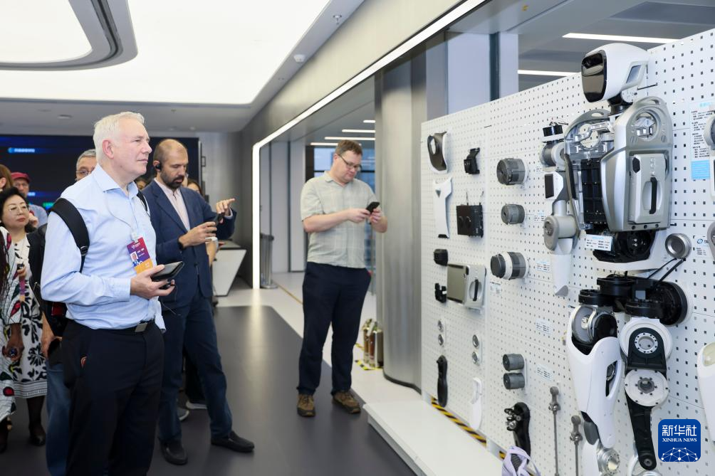 世界中国学专家在沪感受中国式现代化