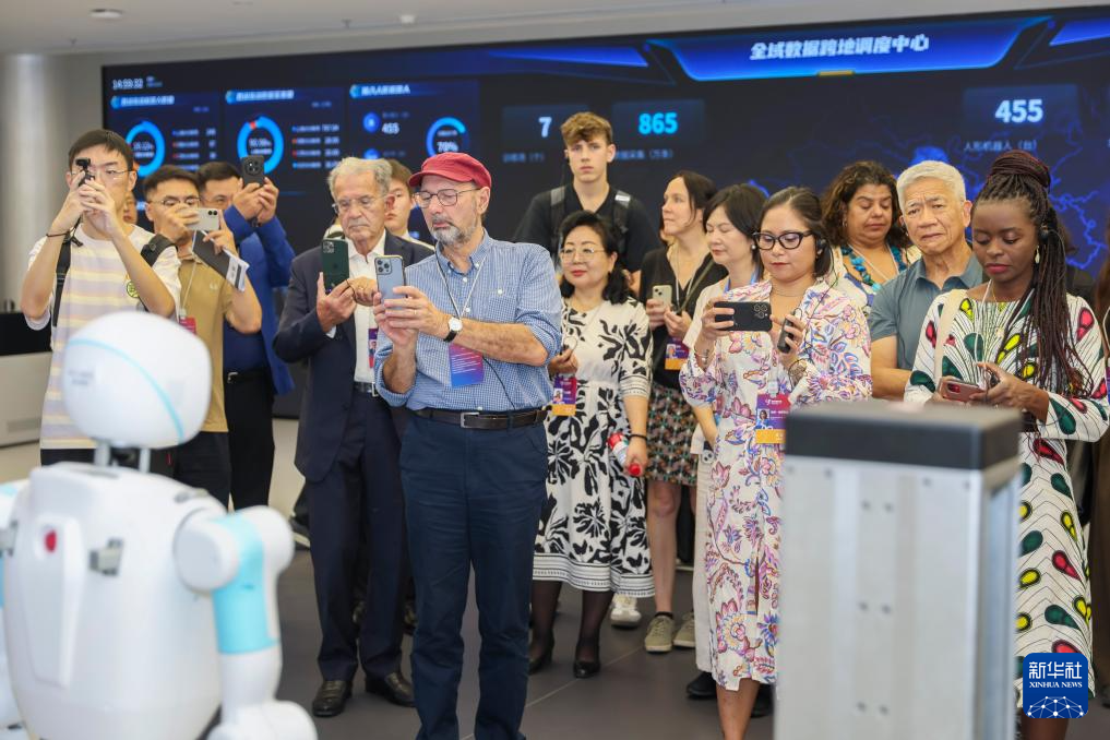 世界中国学专家在沪感受中国式现代化