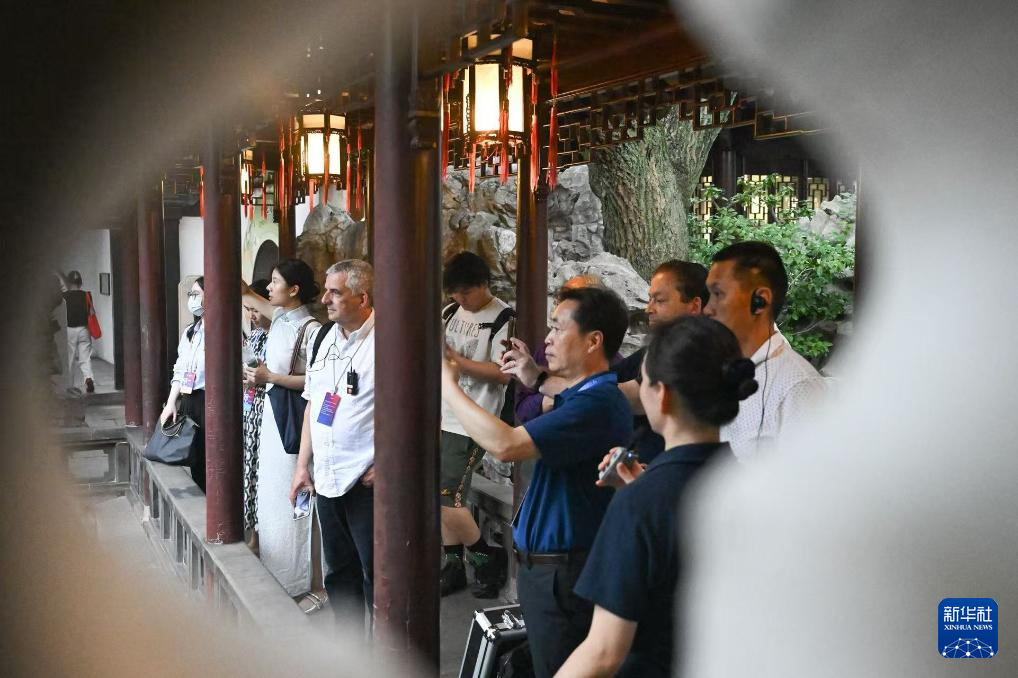 世界中国学专家在沪感受中国式现代化