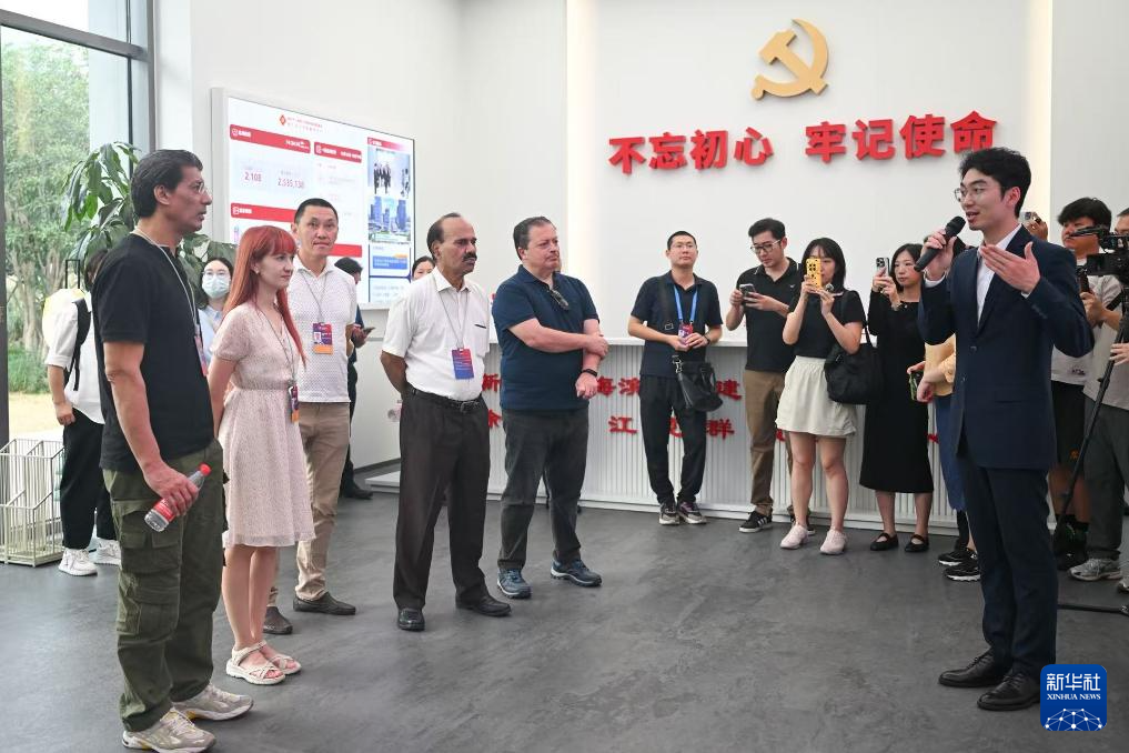 世界中国学专家在沪感受中国式现代化