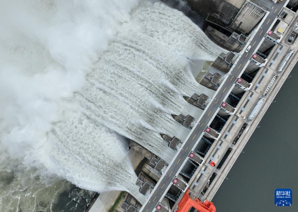 福建水口水电站开启今年第六次泄洪