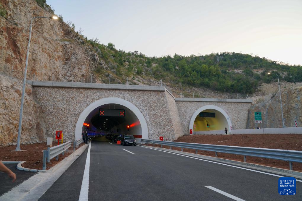 中企在波黑承建高速公路项目正式通车