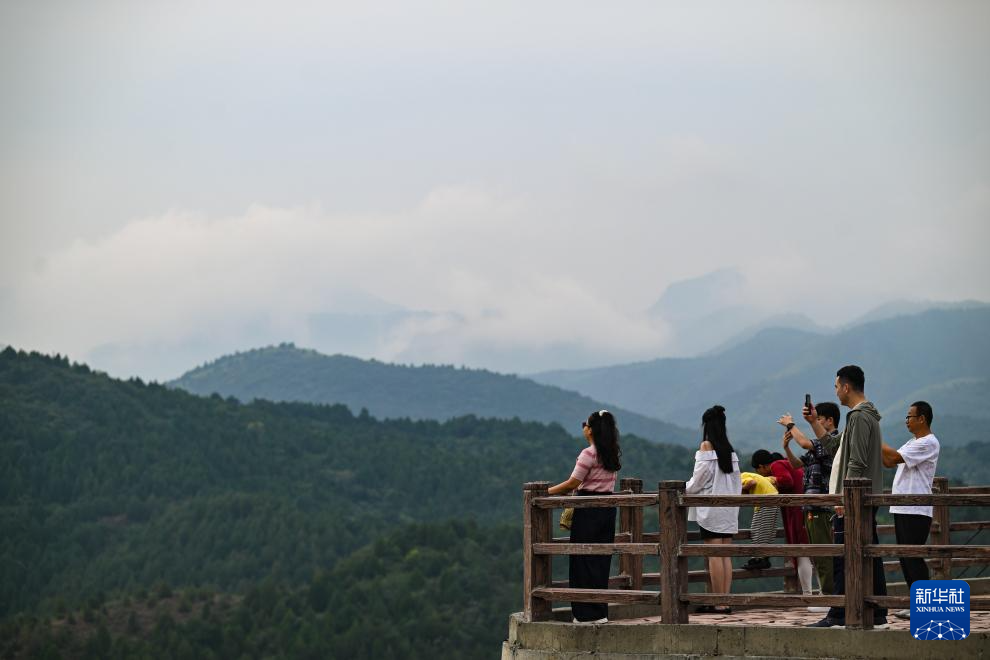 乘市郊“慢火车” 感受乡村“慢旅游”