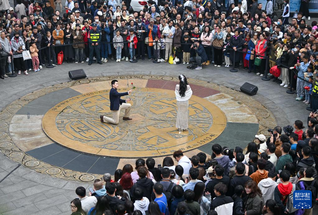 曹禺名剧《日出》开启街头常态化演出