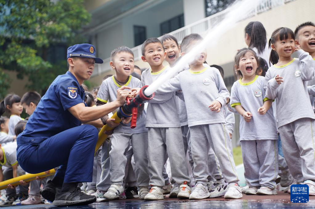 学习消防知识 迎全国消防日