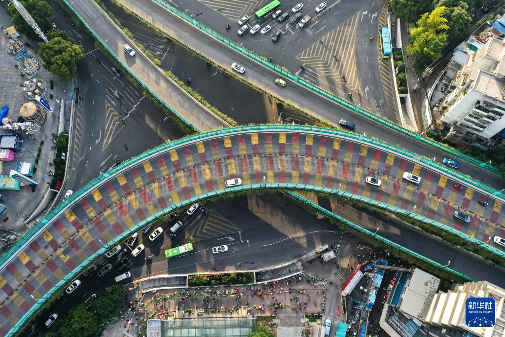 这趟城乡公交，载满人间烟火和城市温度