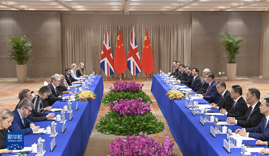 习近平会见英国首相斯塔默