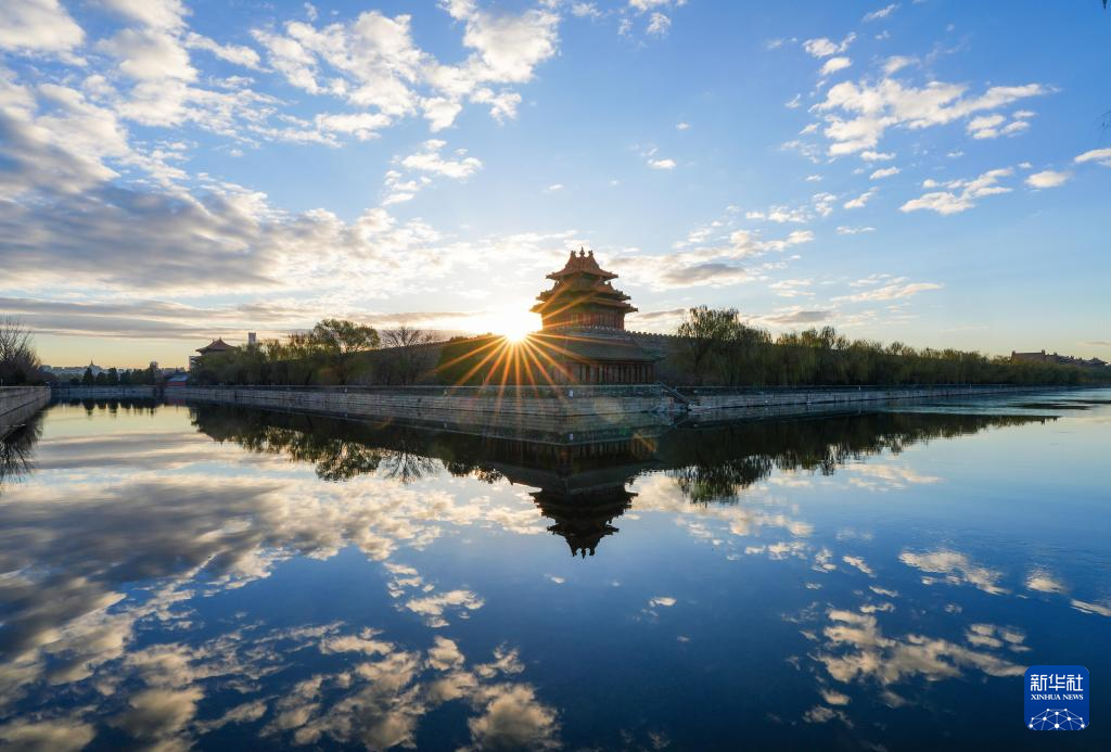 北京冬日朝霞满天