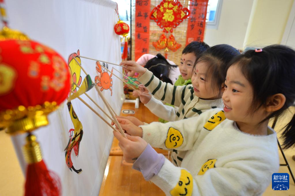 多彩校园活动迎新年