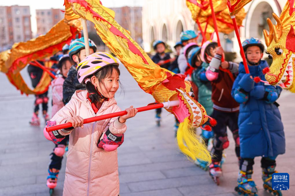 多彩校园活动迎新年