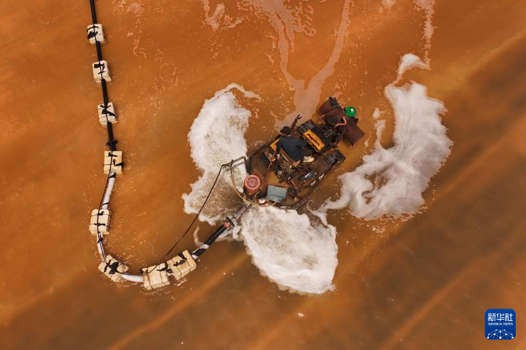 河北曹妃甸：春盐收获忙