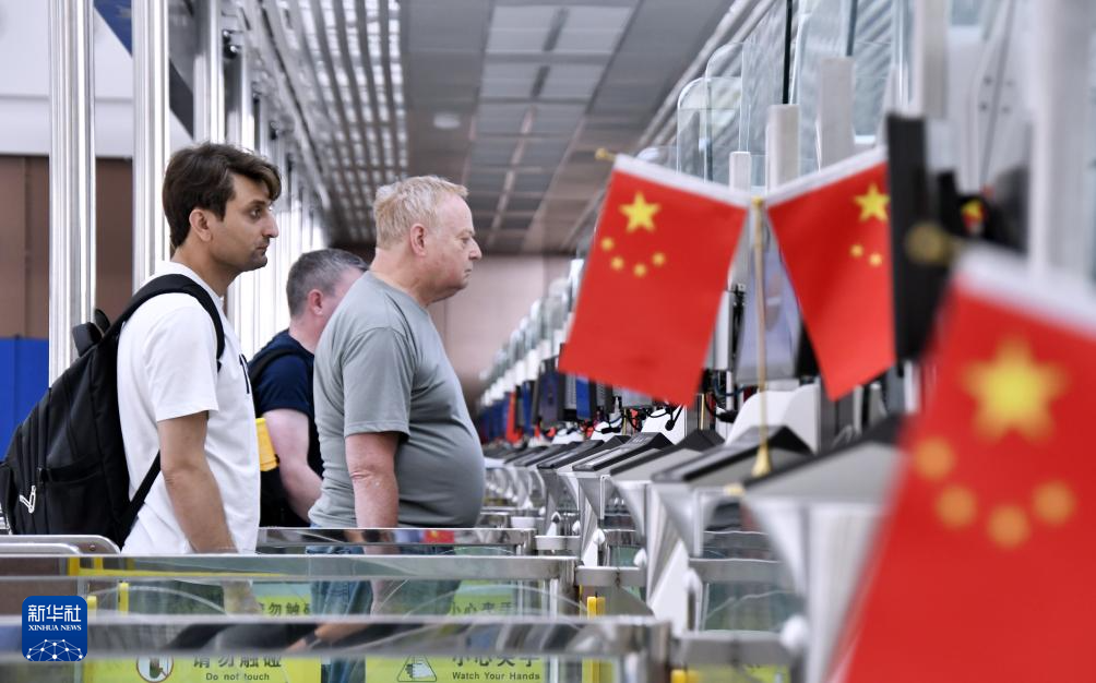 繁忙的北京大兴机场口岸