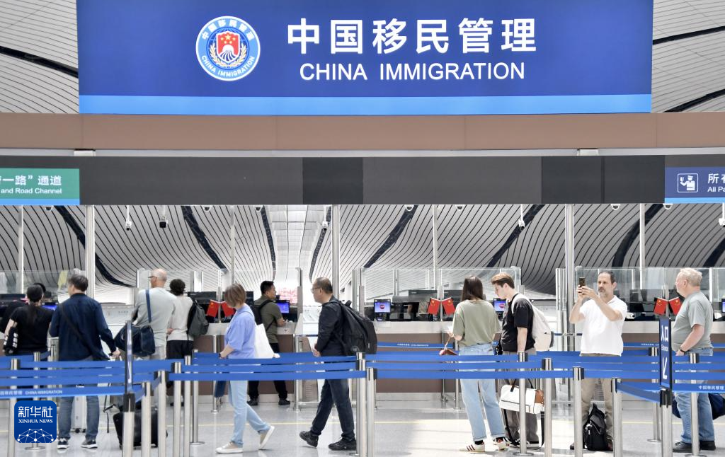 繁忙的北京大兴机场口岸