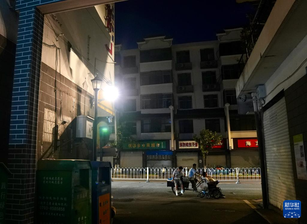 在裂缝中努力发芽——三位“00后”脑瘫小伙组团创业