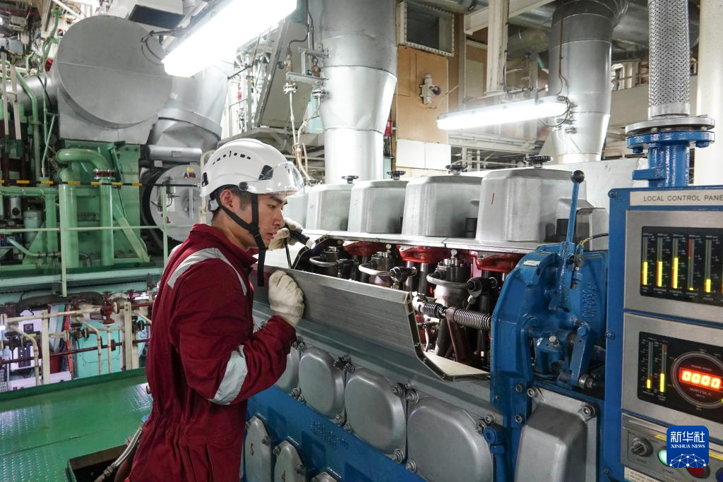 第42次南极考察丨记者手记:他们,工作在“雪龙”号最深处